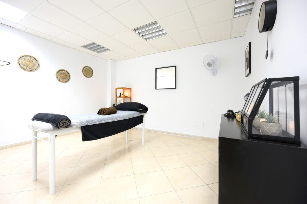 Centro Harmony Sanctuary Fuengirola — sala de masaje