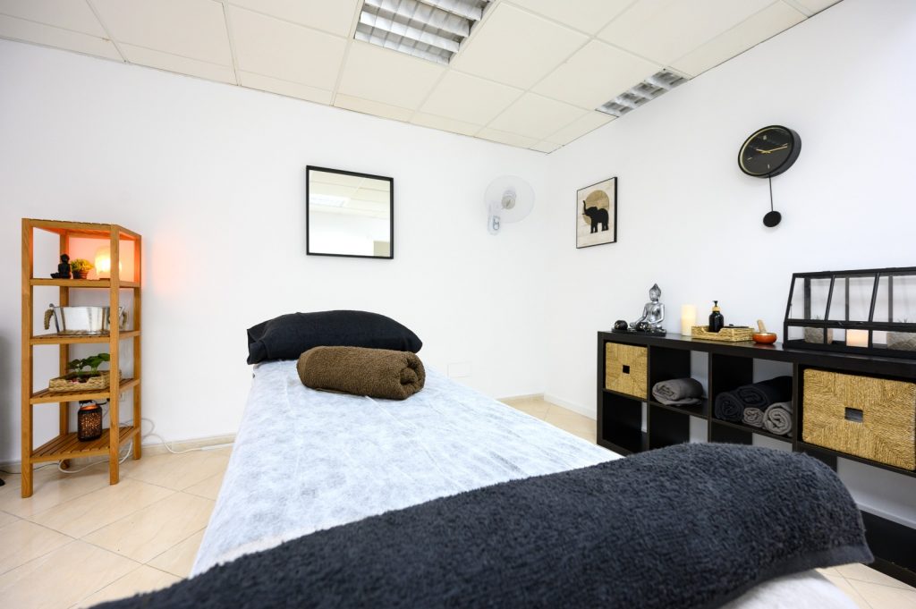 Centro Harmony Sanctuary Fuengirola — sala de masaje